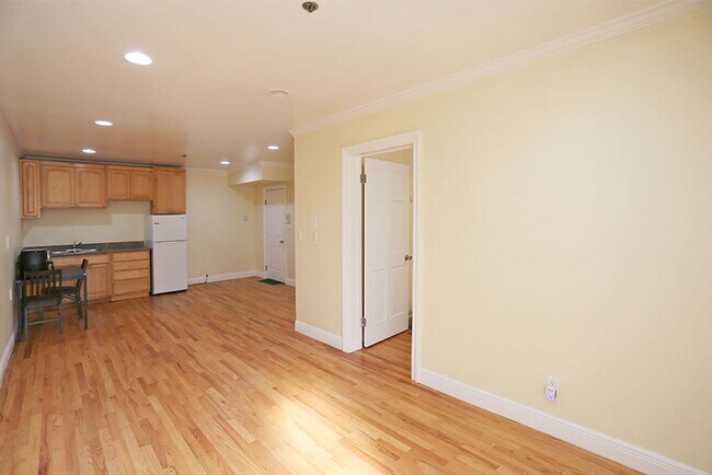 Foto del edificio - OPEN HOUSE:Tuesday(4/9)6:25pm-6:40pm 2BR/1...