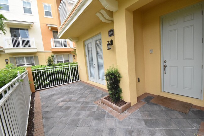 Building Photo - 3 br, 3.5 bath House - 869 Brutus Terrace