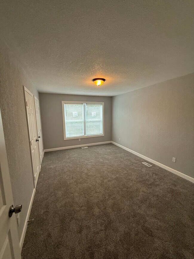 Foto del edificio - 315-317 Roselynn Lane