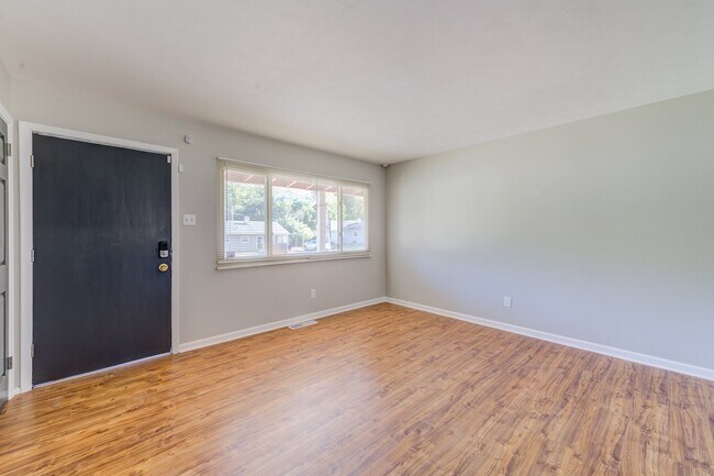 Foto del edificio - 5311 Grove Ave