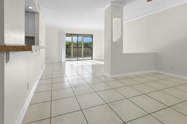 Foto del edificio - 2112 S Cypress Bend Dr