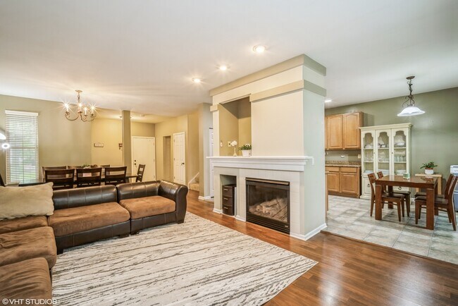 Foto del edificio - 414 Shadow Creek Dr