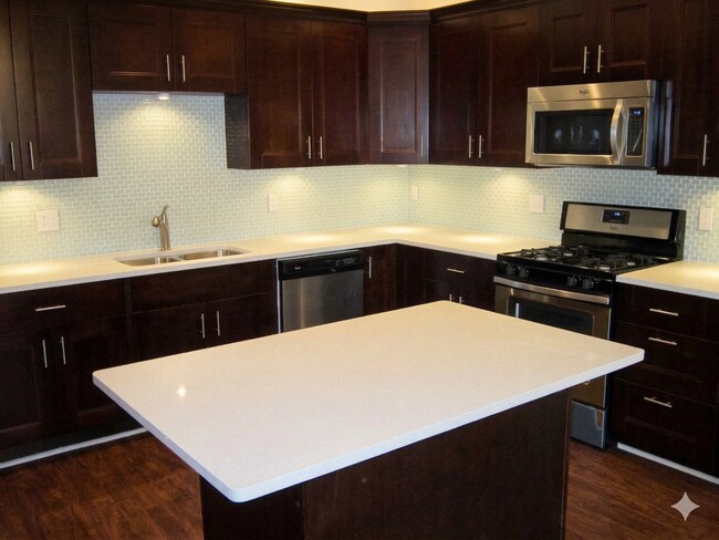 Foto del edificio - Luxury College Rental - South Side Flats