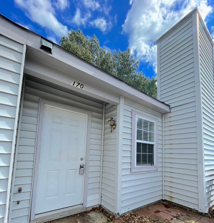 Primary Photo - UPDATED 2BED/1BATH TOWNHOME IN TOWN CENTER...