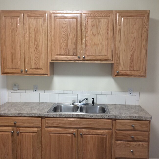 Building Photo - 1140 N Garfield Ave