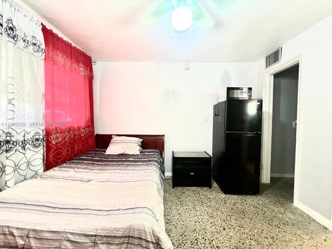 Building Photo - 106 Harvard Rd