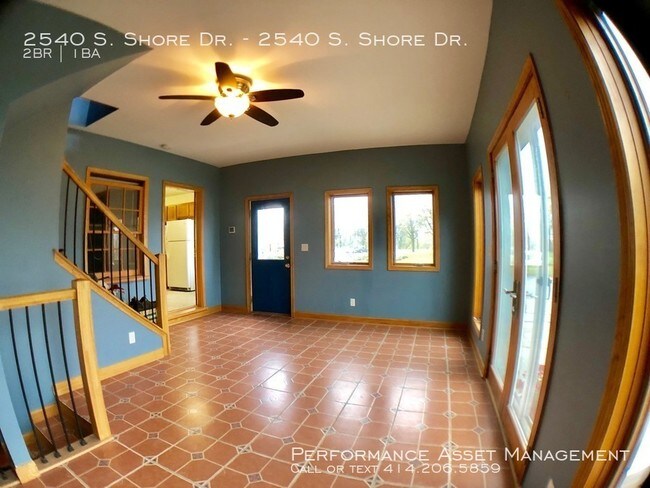 Building Photo - 2540 S Shore Dr