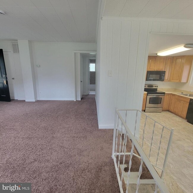 Building Photo - 13300 Williams Dr