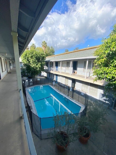 Foto del edificio - 1811 N Cherokee Ave