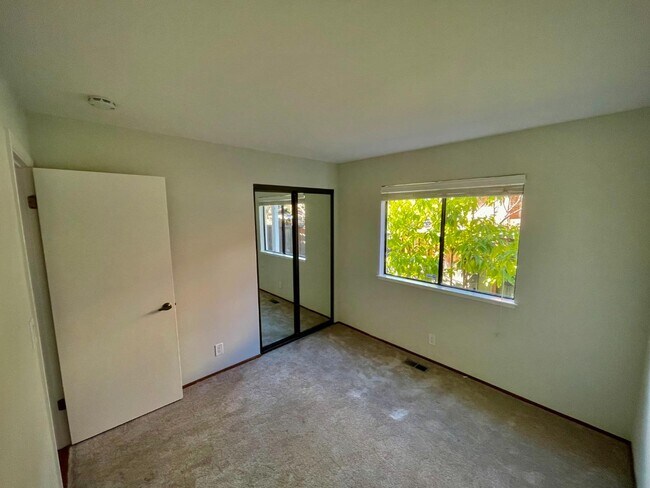 Foto del edificio - 213 Woodbridge Cir