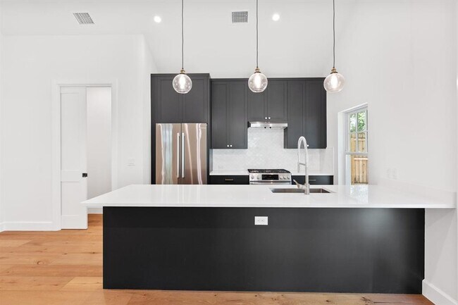 Foto del edificio - 3705 Jackson Ave