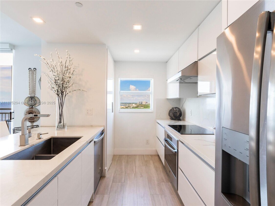 Foto principal - 2475 Brickell Ave