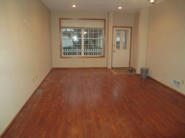 Building Photo - 2 bed updated maple grove rental! Don't mi...
