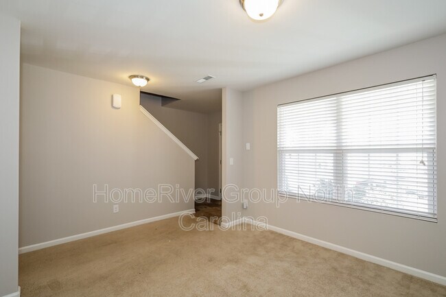 Building Photo - 2465 Payton Dr