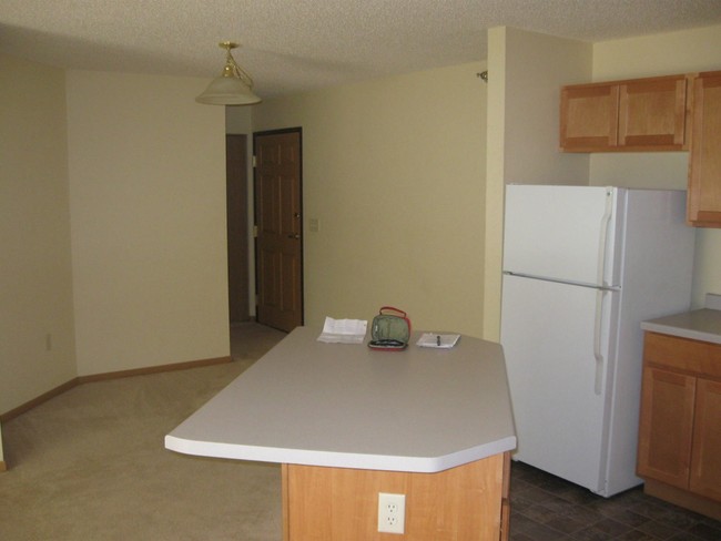 Kitchen - Oakwood Estates Apartments