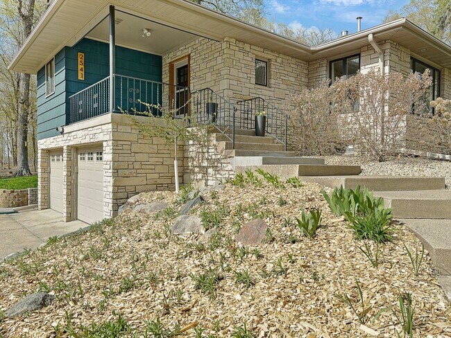 Foto del edificio - 2541 Lakewood Ln