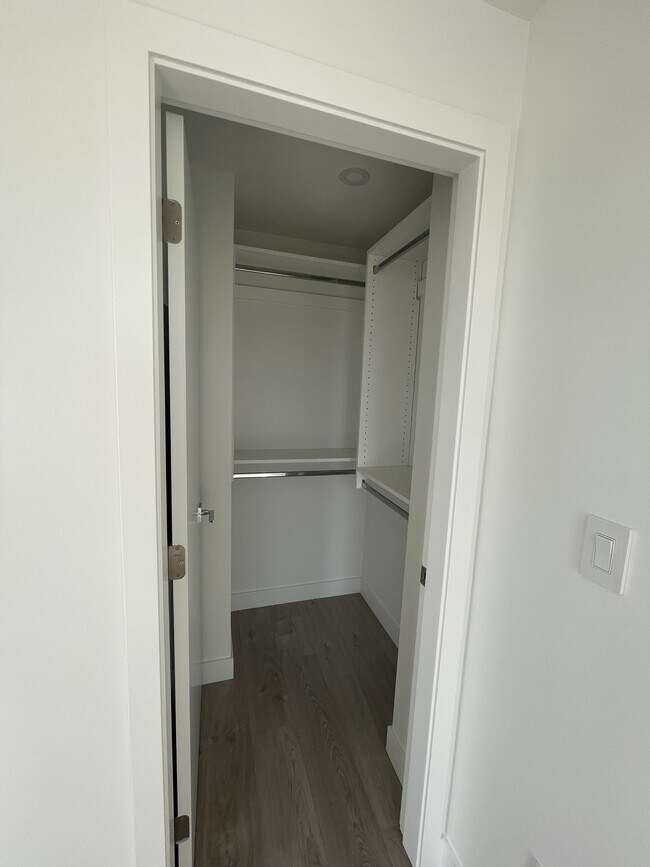 Photo du bâtiment - 901-901 Lougheed Hwy.