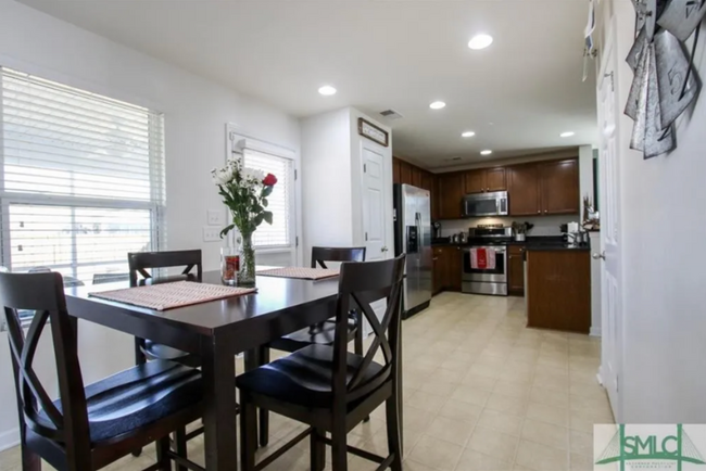 Building Photo - 426 Lions Den Dr