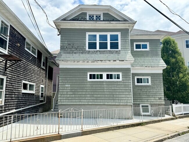 Building Photo - 988 County St