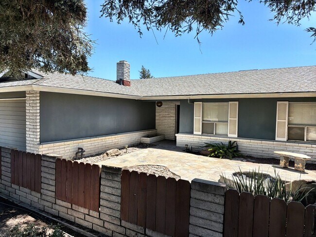 Foto del edificio - 1335 W Evergreen Ct