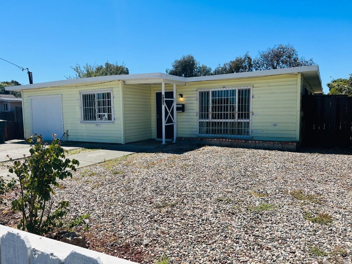 Primary Photo - 621 Miller Ave