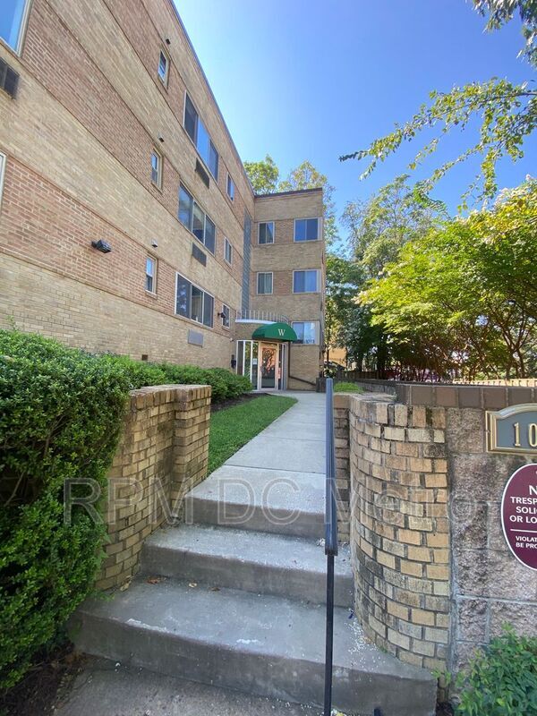Building Photo - 1029 Perry St NE