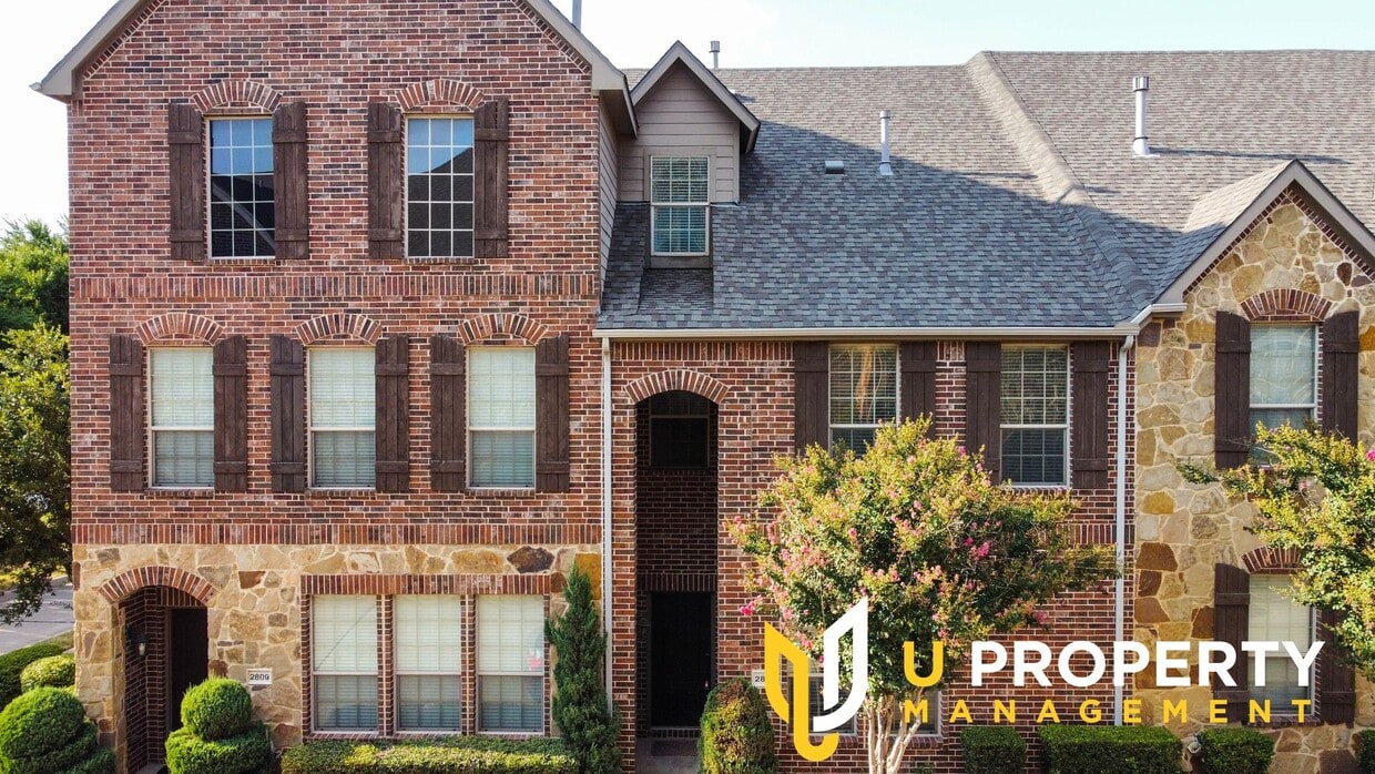 Foto principal - Sweet Townhome in Carrollton -- Coming Soon!