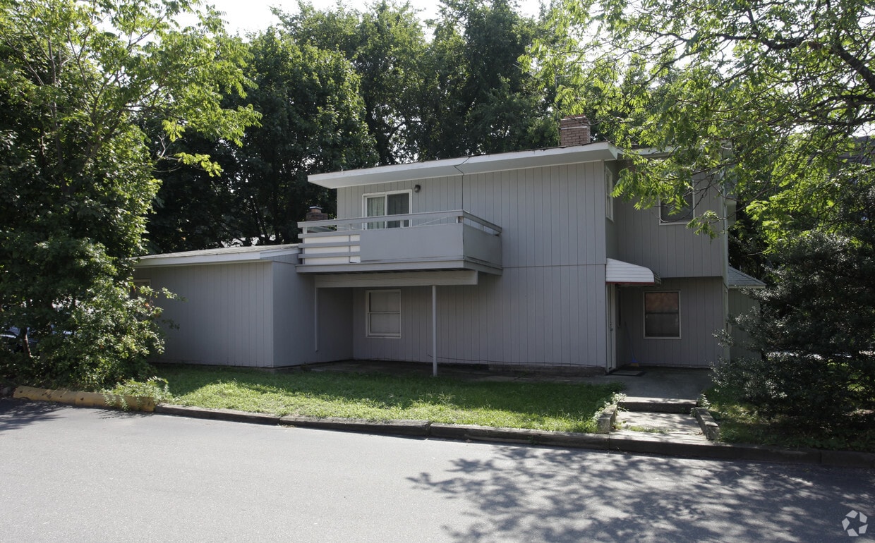 11 Pearsall Ave, Glen Cove, NY 11542 Apartments in Glen Cove, NY