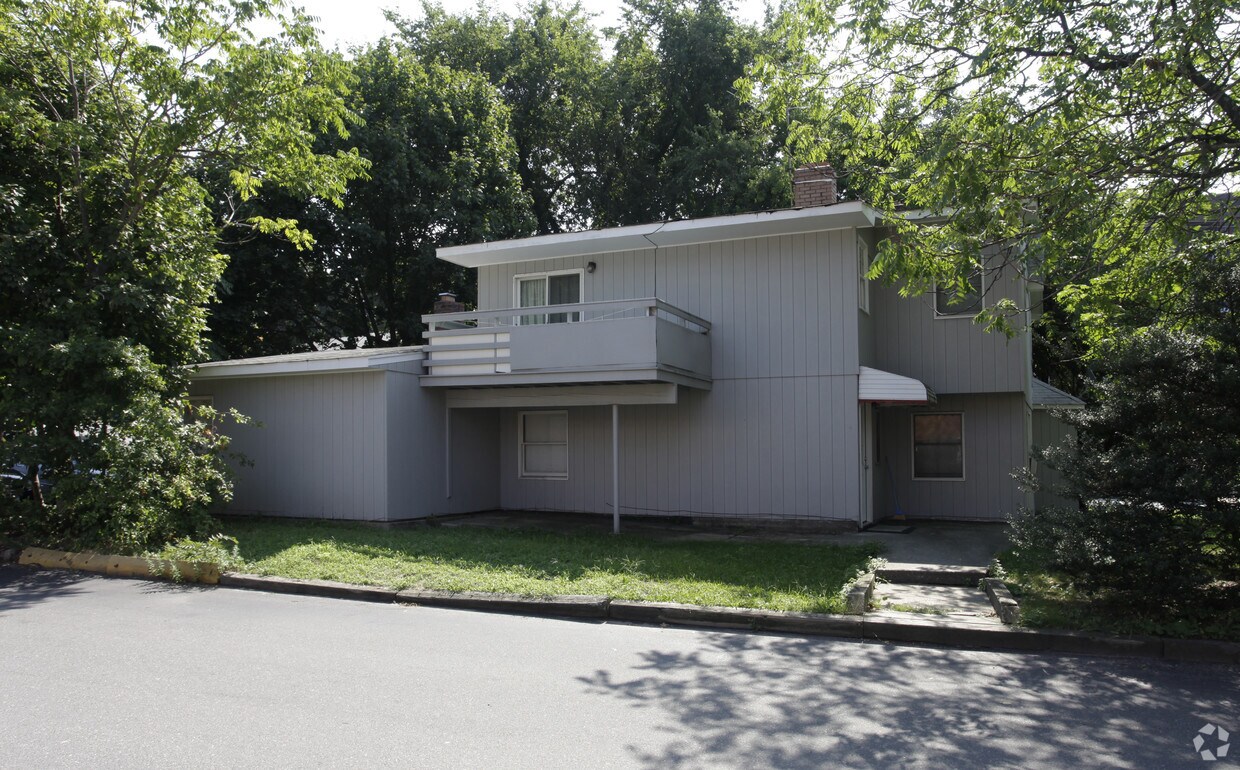 Foto del edificio - 11 Pearsall Ave