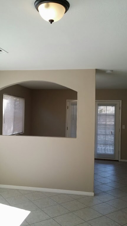 Foto del edificio - BEAUTIFUL & ELEGANT 3 BEDROOM 2 BATHROOM H...