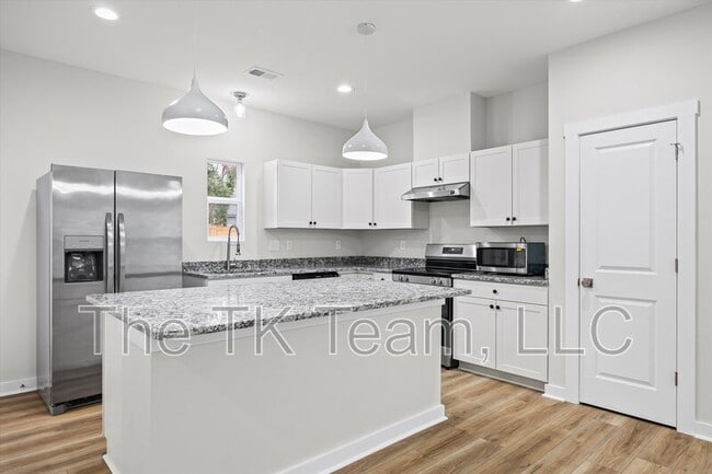 Building Photo - 1914 White St