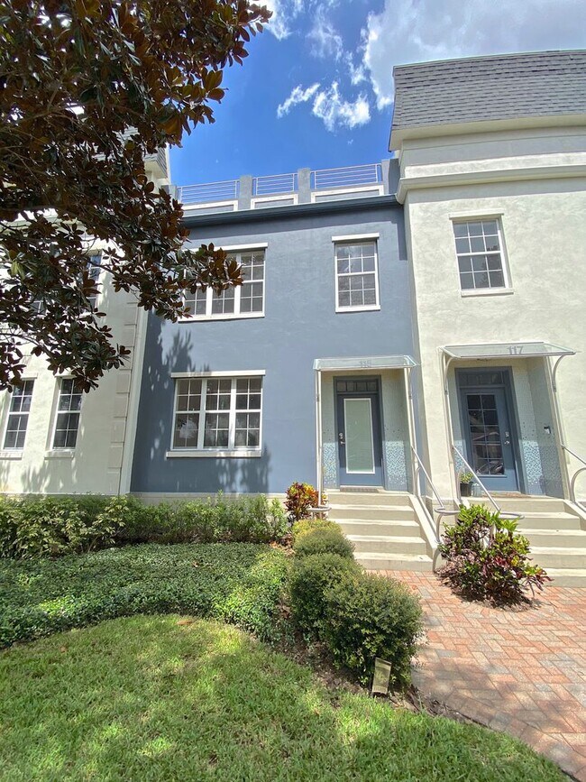 Foto del edificio - Stunning and Unique Luxury Town Home for R...