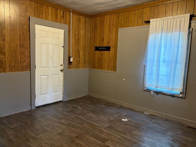 Building Photo - 804 N Birch St
