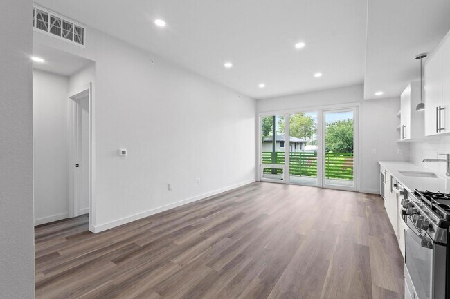 Foto del edificio - 4004 Banister Ln