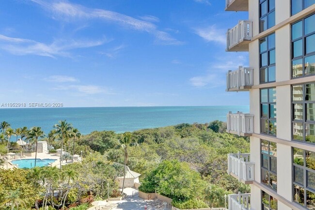 Building Photo - 1121 Crandon Blvd