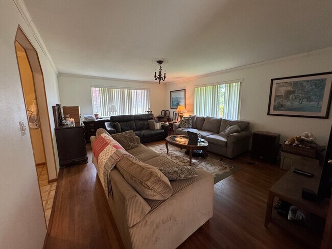 Building Photo - Single Story Birch Bay House Fenced Back Y...