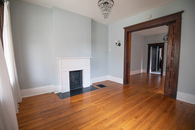 Building Photo - 1554 Bryden Rd