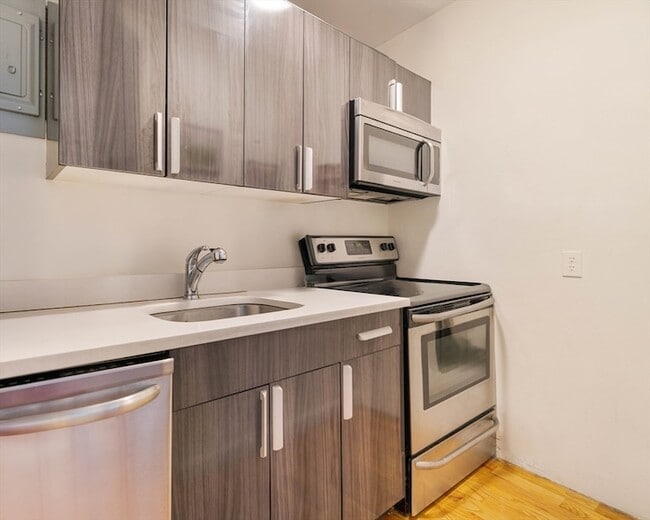 Building Photo - 5 N Margin St