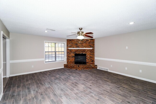 Building Photo - 3683 Oak Walk Cove