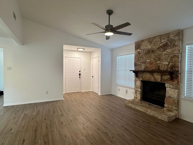 Building Photo - 7621 Scenic Brook Dr