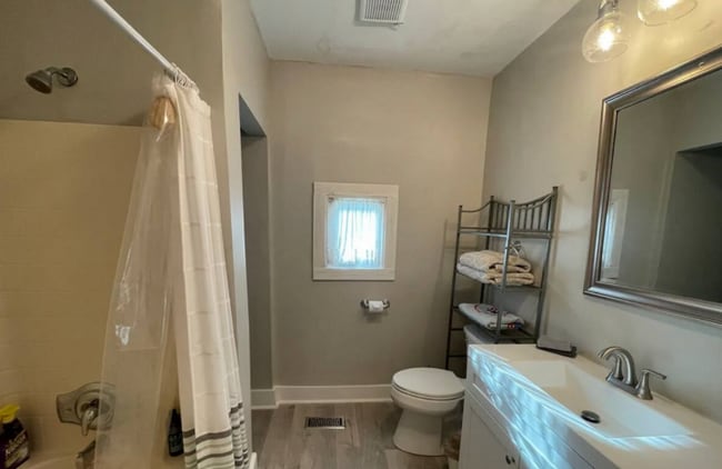 Building Photo - 506 W 48th St