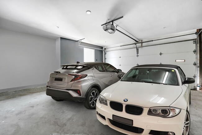 Building Photo - Your Perfect 3/2.5 Los Angeles Home Availa...