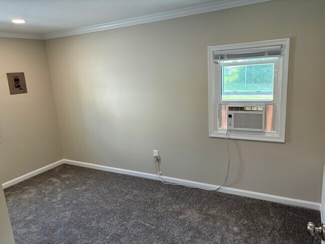 Building Photo - 1176 Horseshoe Pike