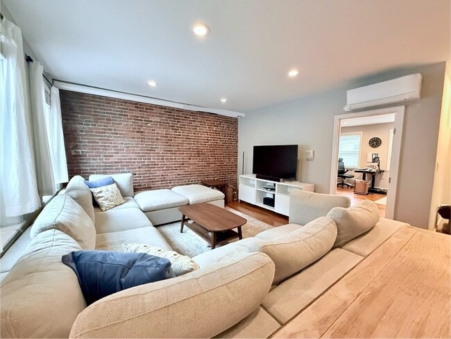 Building Photo - 353 Sumner St