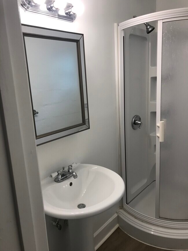 Foto del edificio - 509 E Church St