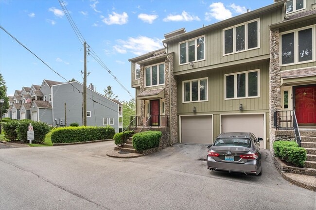 Building Photo - TownHouse In Prospect !