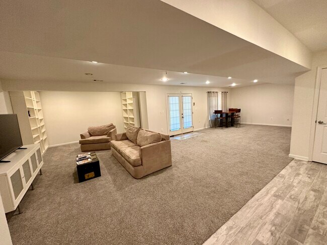 Building Photo - 44024 Pandora Ct