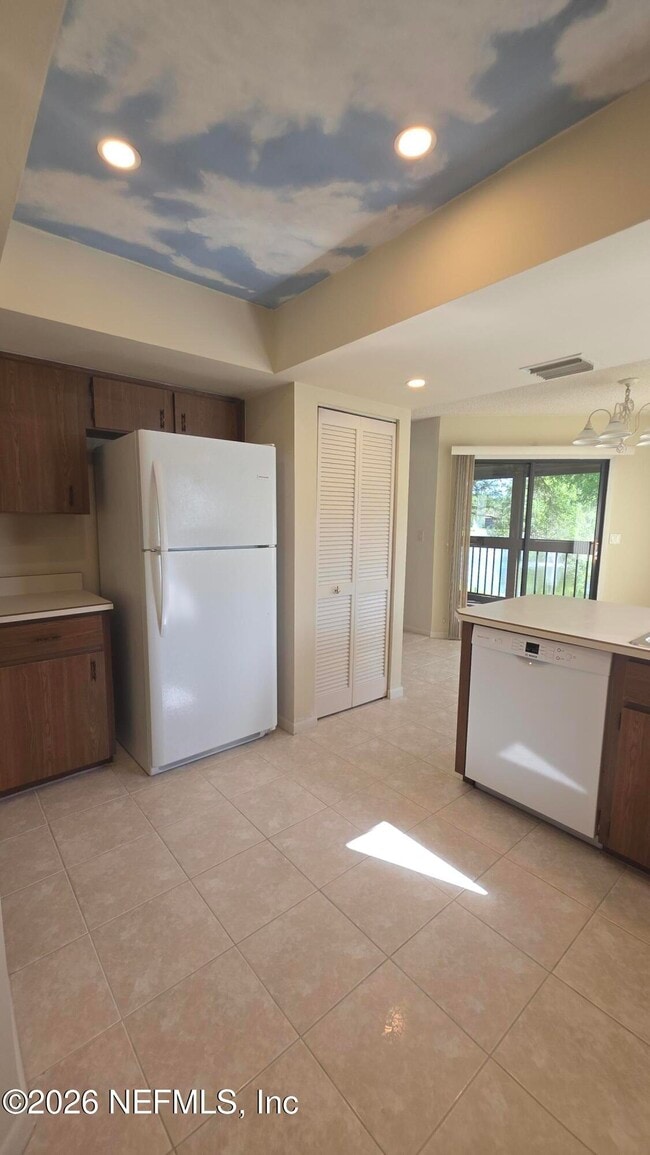 Building Photo - 46 Hembury Ln