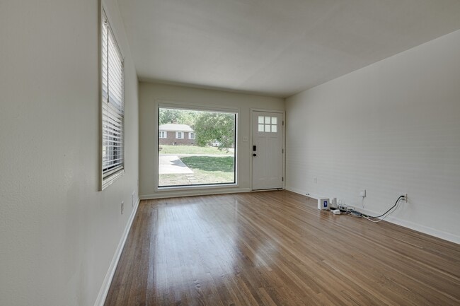 Foto del edificio - 713 Norris Ave