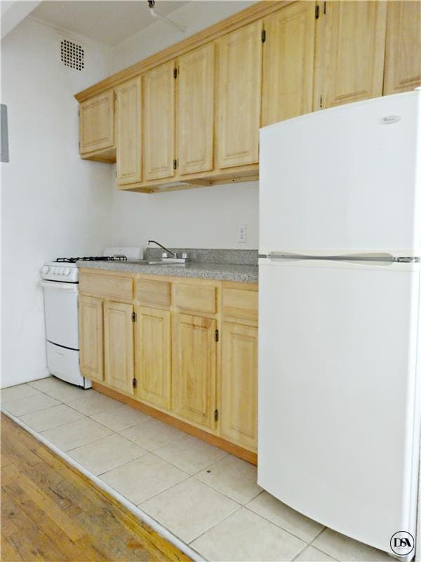 Building Photo - 319 E 25th St